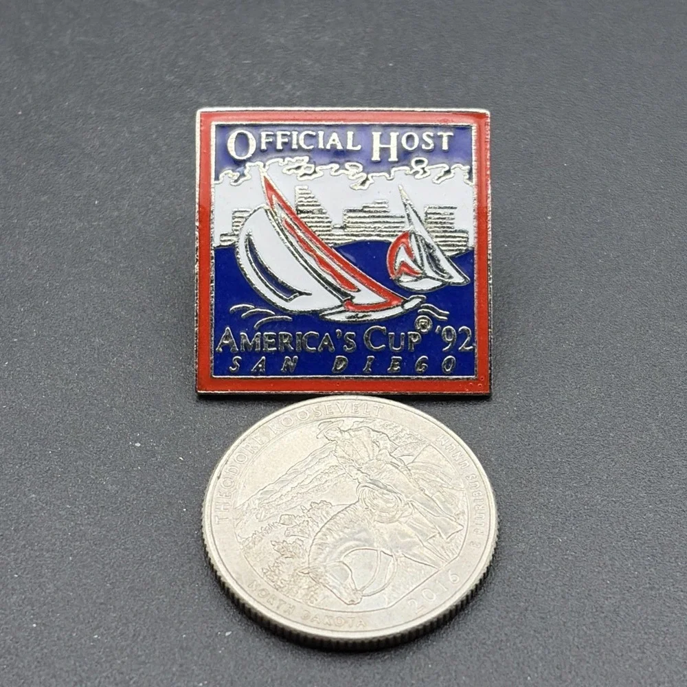 America's Cup 1992 San Diego Official Host Sailboats Lapel Hat Pin‎
